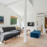 Ferienhaus Well-kept Family Close To A Child-friendly Sandy *