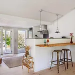 Ferienhaus Well-kept Family Close To A Child-friendly Sandy *